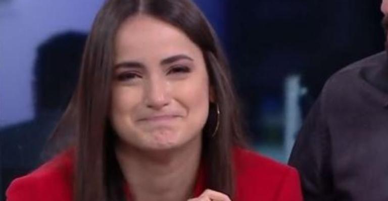 Mari Palma ganha homenagem especial e chora ao vivo ao despedir-se de programa