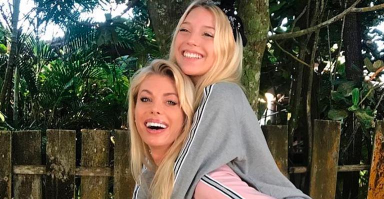 Filha de Caroline Bittencourt posa de lingerie e atrai elogios: “Linda como a mãe”