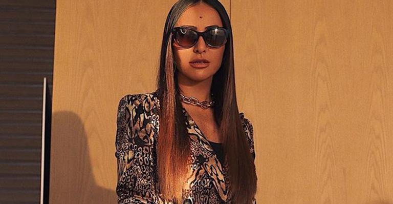Zoe invade ensaio fotográfico de Sabrina Sato e diverte web: “Deixou a foto mais bonita”