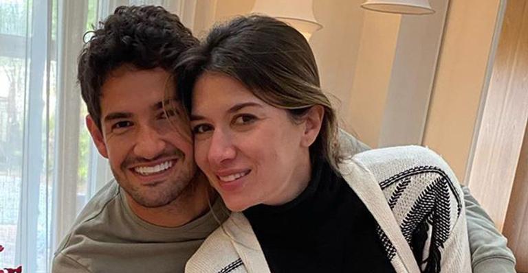 Alexandre Pato se declara para Rebeca Abravanel no primeiro aniversário de casamento: “Você é tudo que sonhei”