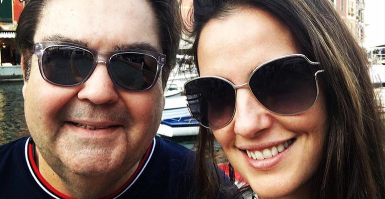 Família reunida! Faustão mostra os três filhos em foto raríssima no aniversário singelo da esposa