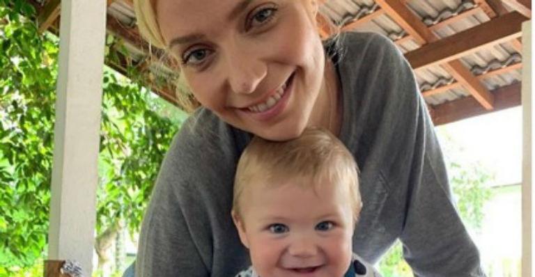 Luiza Possi comemora 1 ano do filho e explode fofurômetro com clique: “Meu Deus, que menino mais lindo”