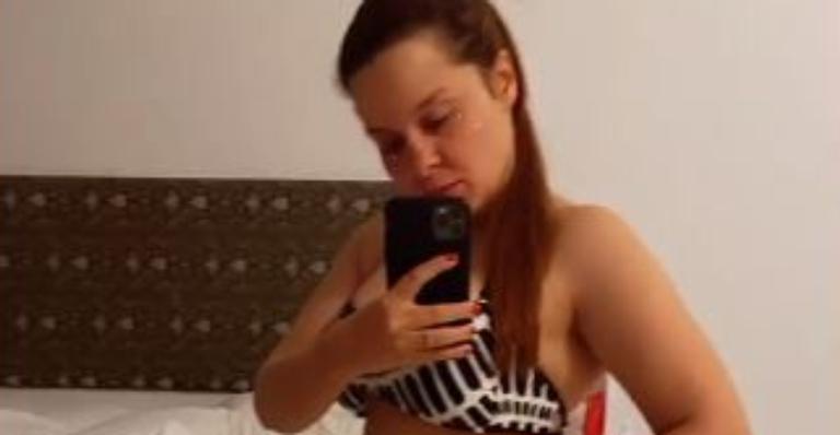 Após dieta rigorosa, Maiara faz selfie real de biquíni desabafa sobre o corpo: ”Hora da verdade”