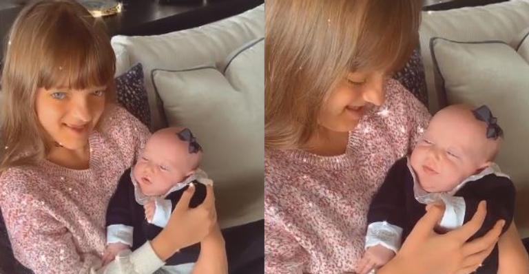 Ana Paula Siebert comove web ao mostrar a Rafa Justus paparicando muito a irmã