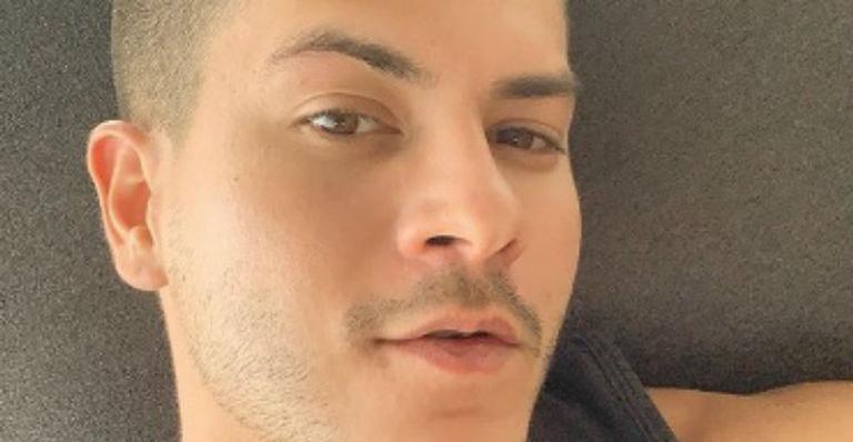 Arthur Aguiar apaga vídeo de seu pronunciamento e dispara: “Estou me desconstruindo”