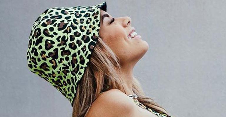 De biquíni, Lexa ostenta corpão invejável na beira da piscina: “Um exagero de beleza”