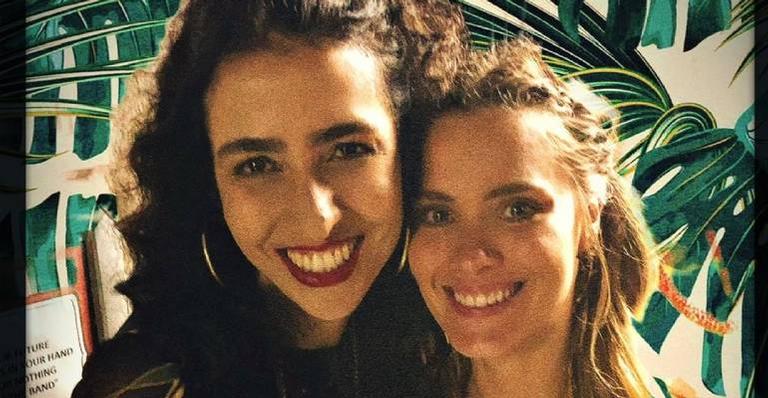 Carolina Dieckmann se emociona ao encontrar Marisa Monte: ”Tremo dos pés à cabeça”