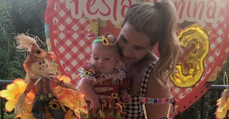 Dany Bananinha capricha nos detalhes e faz festão para celebrar terceiro mês de vida da filha, Lara