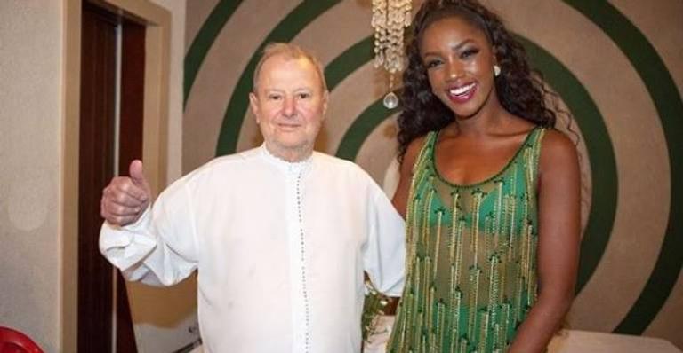 Emocionada, Iza se despede do presidente da escola de samba Imperatriz Leopoldinense