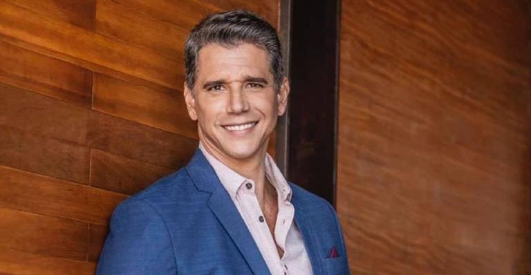 Marcio Garcia pega pesado no treino ao lado do filho e da esposa: ”Xô preguiça”