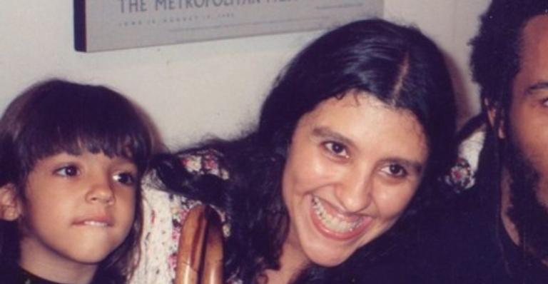 Regina Casé celebra ‘Dia do Reggae’ com relato emocionante da filha conhecendo Ziggy Marley: “Voou no pescoço dele”