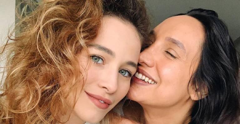 Laryssa Ayres compartilha momento com Maria Maya e faz linda declaração de amor
