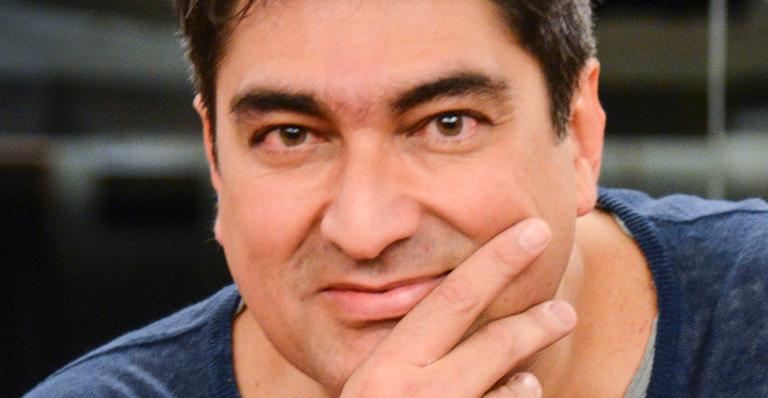 Após 24 anos na Globo, Zeca Camargo assina com a Band e surpreende em nova função