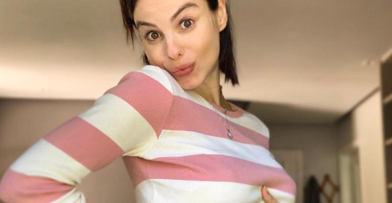 Sthefany Brito mostra o barrigão saltando durante primeira gravidez e emociona fãs: ”Mamãe linda!”
