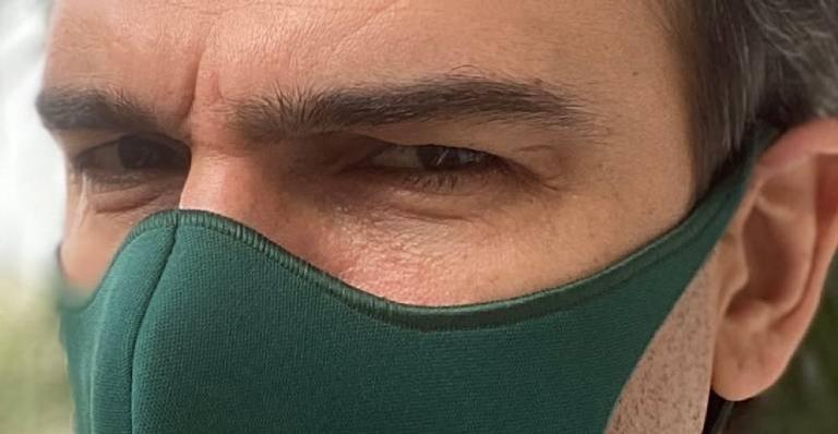 Tadeu Schmidt relata pânico ao falar sobre incêndio em sua casa: ”Usei um extintor”