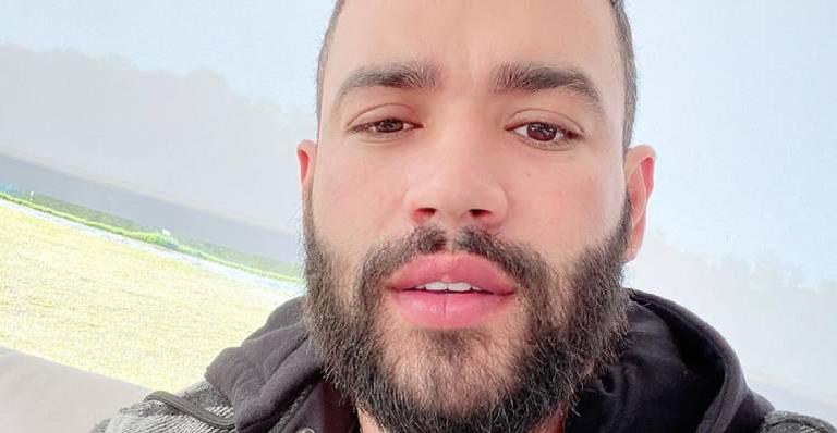 Gusttavo Lima treina na academia de sua mansão e corpo bem definido arranca suspiros