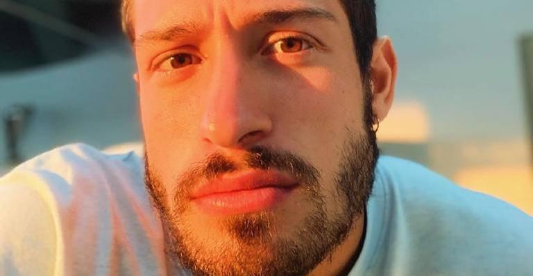Vinicius Martinez compartilha clique do filho e do enteado e semelhança das crianças chama atenção