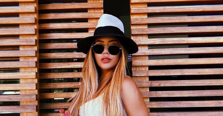 Irmã de Neymar Jr. aposta em decote generoso e agita web com clique sensual