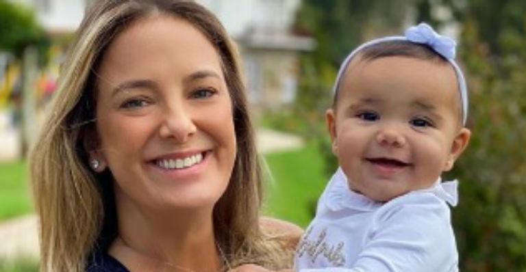 Ticiane Pinheiro registra filha lambuzada de lama e web morre de amores: “Quanta fofura”