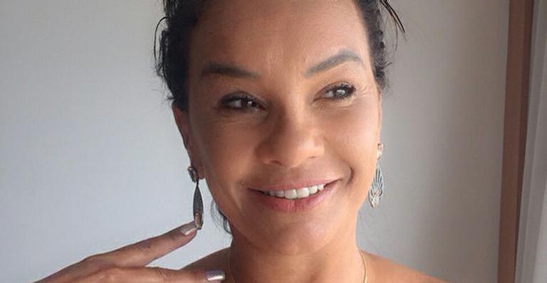 Aos 63 anos, Solange Couto surge deslumbrante com biquíni fio dental e boa forma impressiona