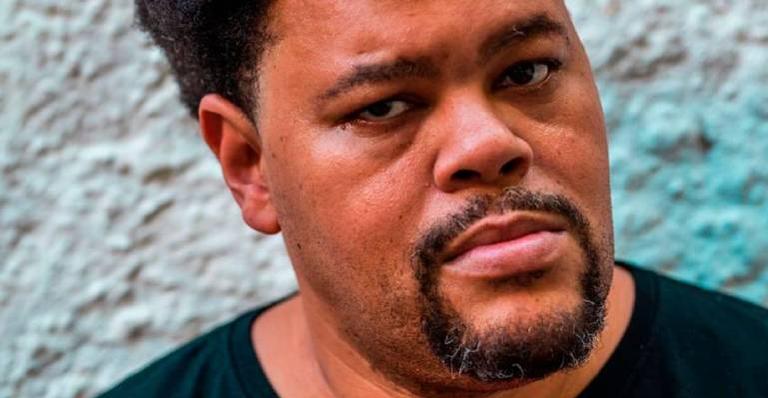 Em momento raro, Babu Santana compartilha clique com filha mais nova