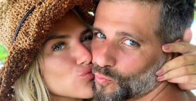 Gio Ewbank ressalta companheirismo do marido na reta final da gravidez e impressiona com barrigão