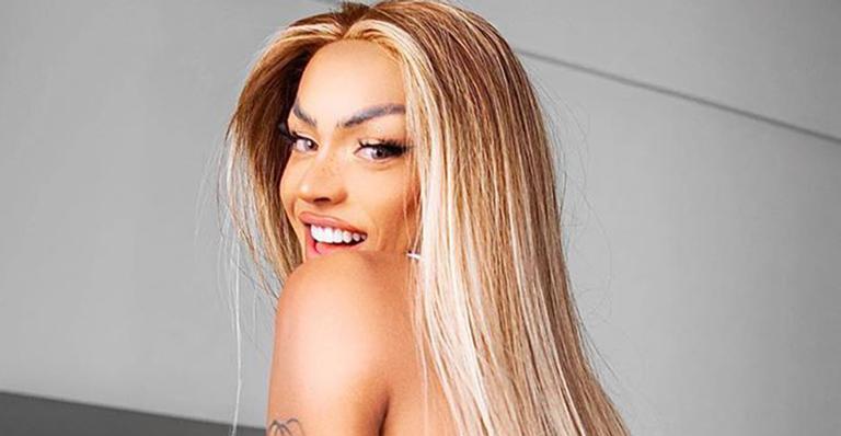 Pabllo Vittar ostenta próteses de silicone enormes em lingerie ousada: “Gostosa”