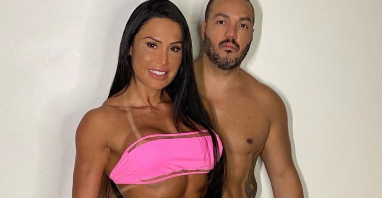 Sem calcinha? Gracyanne Barbosa posa coladinha no marido e deixa seguidores confusos