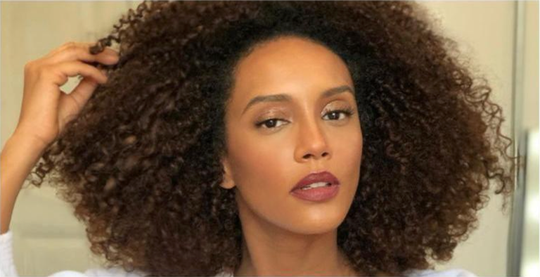 Taís Araujo exalta representatividade em momento especial com a filha: “Ficou vidrada”