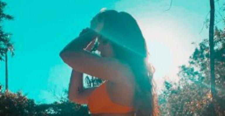 De biquíni, ex-BBB Rafa Kalimann ostenta corpão escultural em clique e deixa web boquiaberta