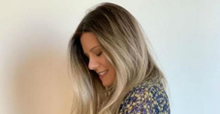 Escolha inusitada! Esposa de Tiago Leifert exibe o barrigão e deixa fãs em choque ao revelar o nome da filha