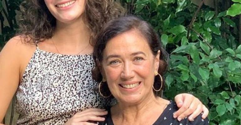 Filha de Lília Cabral deixa fãs de queixo caído ao exibir beleza rara em foto sem filtros