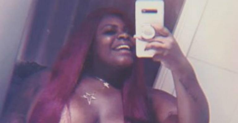Ousada, Jojo Todynho dispensa sutiã e tampa partes de baixo só com toalha: “Verdadeira escultura prima”