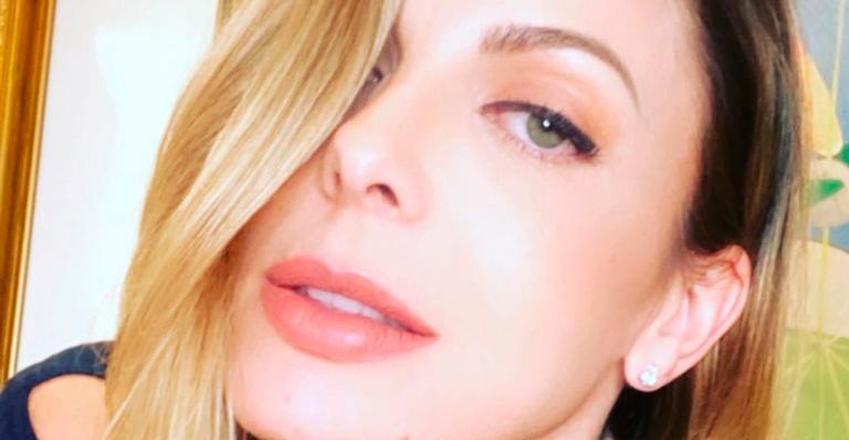 De cara lavada, Sheila Mello dispensa produções e exibe beleza natural: “Quase não reconhecia”