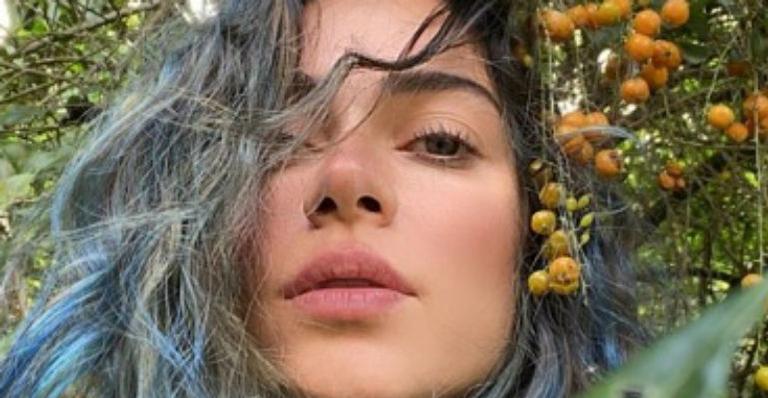 Thaila Ayala toma banho de cachoeira e impressiona: “Desde quando tem sereia em cachoeira?”