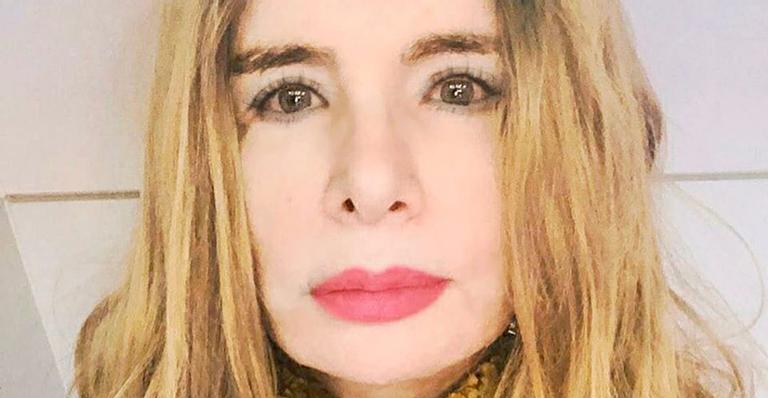 Aos 69 anos, Isis de Oliveira posa só de top e ostenta barriga chapadíssima: “Um corpo é um corpo”