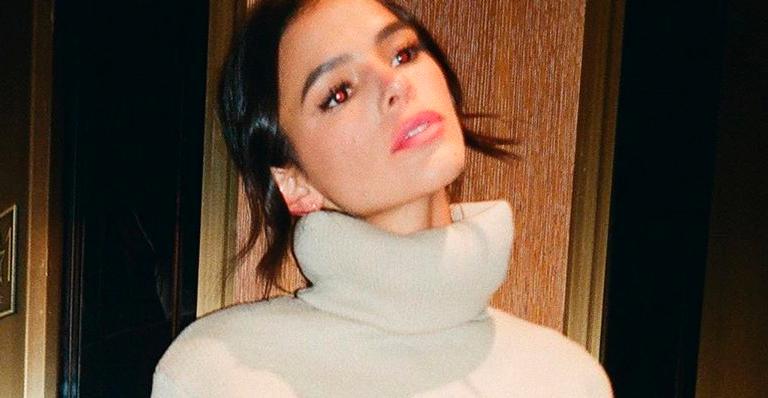 Bruna Marquezine arrasa de microssaia e ostenta barriga negativa e pernões: “Perfeita”