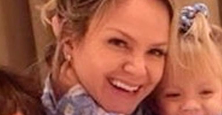 Eliana se emociona ao reencontrar os filhos após isolamento com Covid-19: “Foi um alívio”