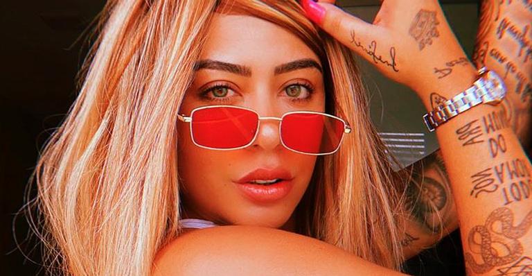 Irmã gata de Neymar, Rafaella Santos posa de sutiã e exibe barriga definida