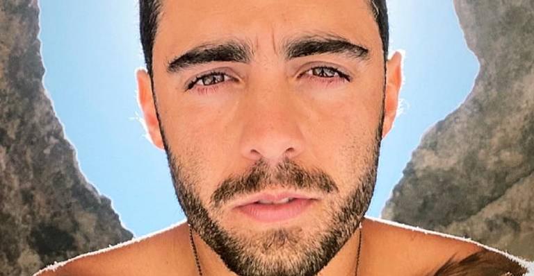 Pedro Scooby compartilha clique sem camisa e corpo bem definido chama atenção