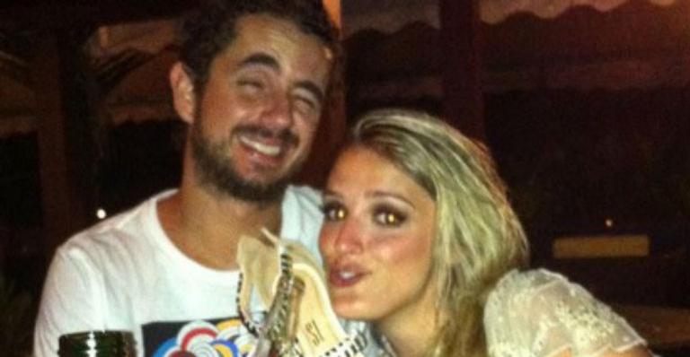 Rafa Brites revira o baú com maridão e divide clique curioso: “Dei risada só de imaginar”