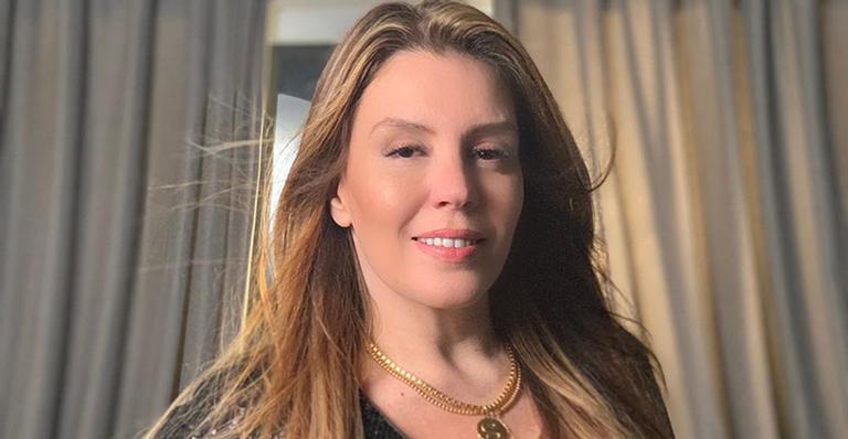 Simony explode o fofurômetro ao relembrar clique de infância: “Orgulho dessa pequenina”