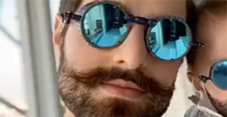 Em vídeo, Alok mostra o filho, Ravi, de óculos e barba e se diverte: “Cara do pai”
