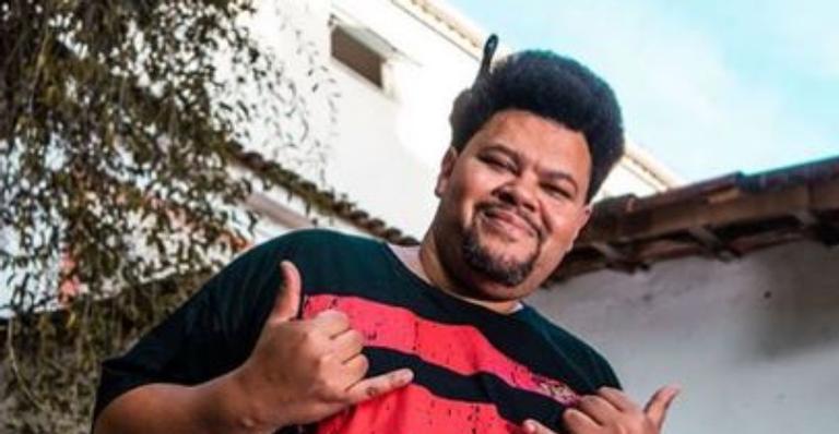 Ex-BBB Babu Santana mostra nova casa com dois andares, estúdio e piscina no Rio de Janeiro
