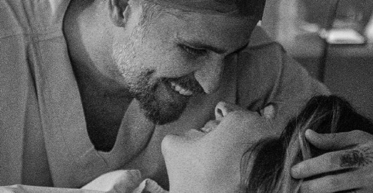 Bruno Gagliasso publica primeiro registro do filho: ”Bem-vindo à nossa família”