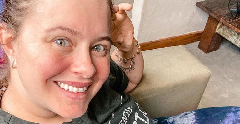 Mari Bridi encanta ao mostrar o caçula dormindo em seu colo e se derrete: “Tem coisa melhor?”