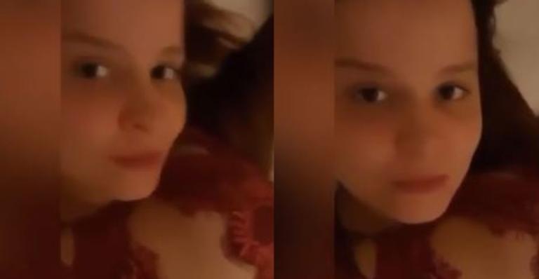 Após término, Maiara eleva temperatura ao surgir de lingerie na cama e apaga post em seguida