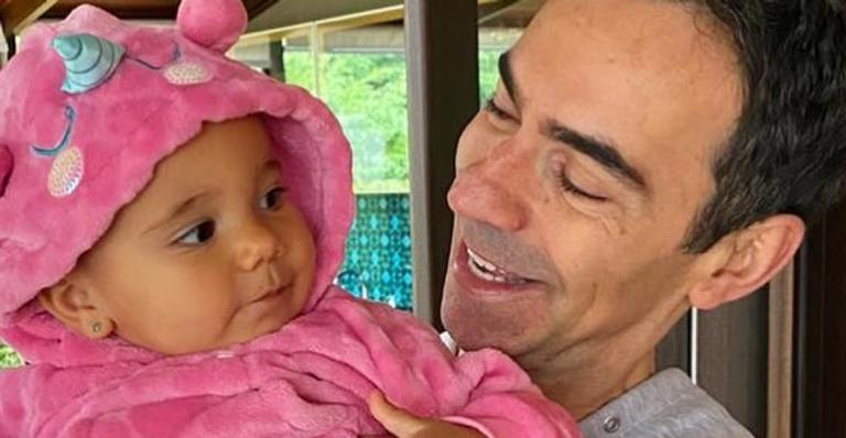 César Tralli derrete fãs no primeiro aniversário da filha: ”Muito obrigado, papai do céu”