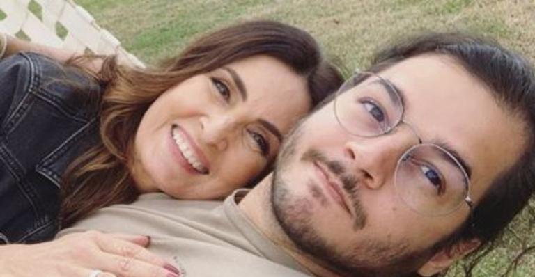 Fátima Bernardes e Túlio Gadêlha se empolgam após colherem legumes da própria horta: ”Fresquinho!”
