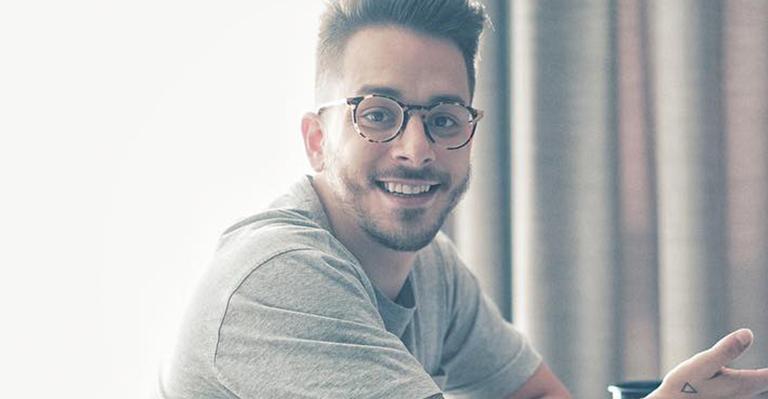 Junior Lima relembra foto em banheira de miojo e explica: “Não sabia dizer não”